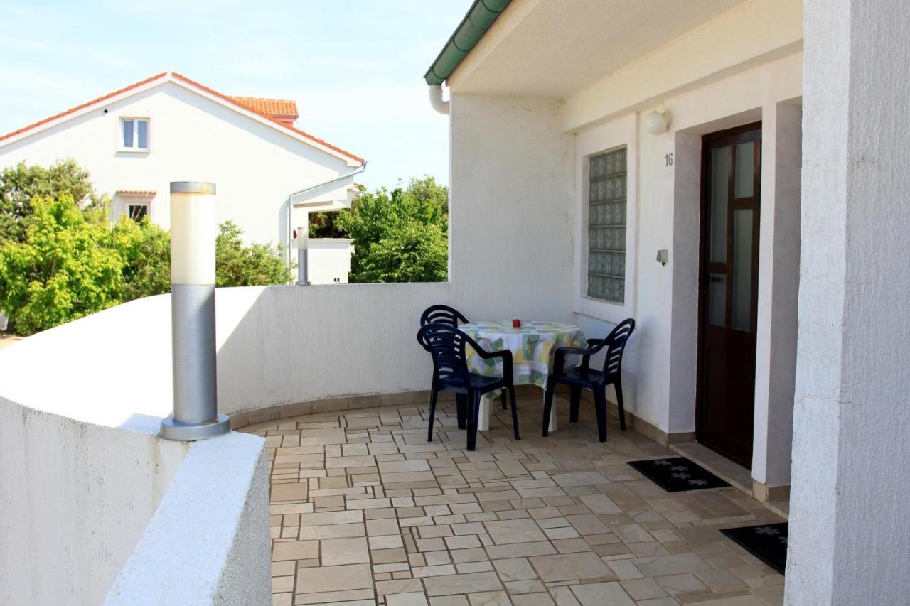 Apartments By The Sea Mandre, Pag - 8655 科兰 外观 照片